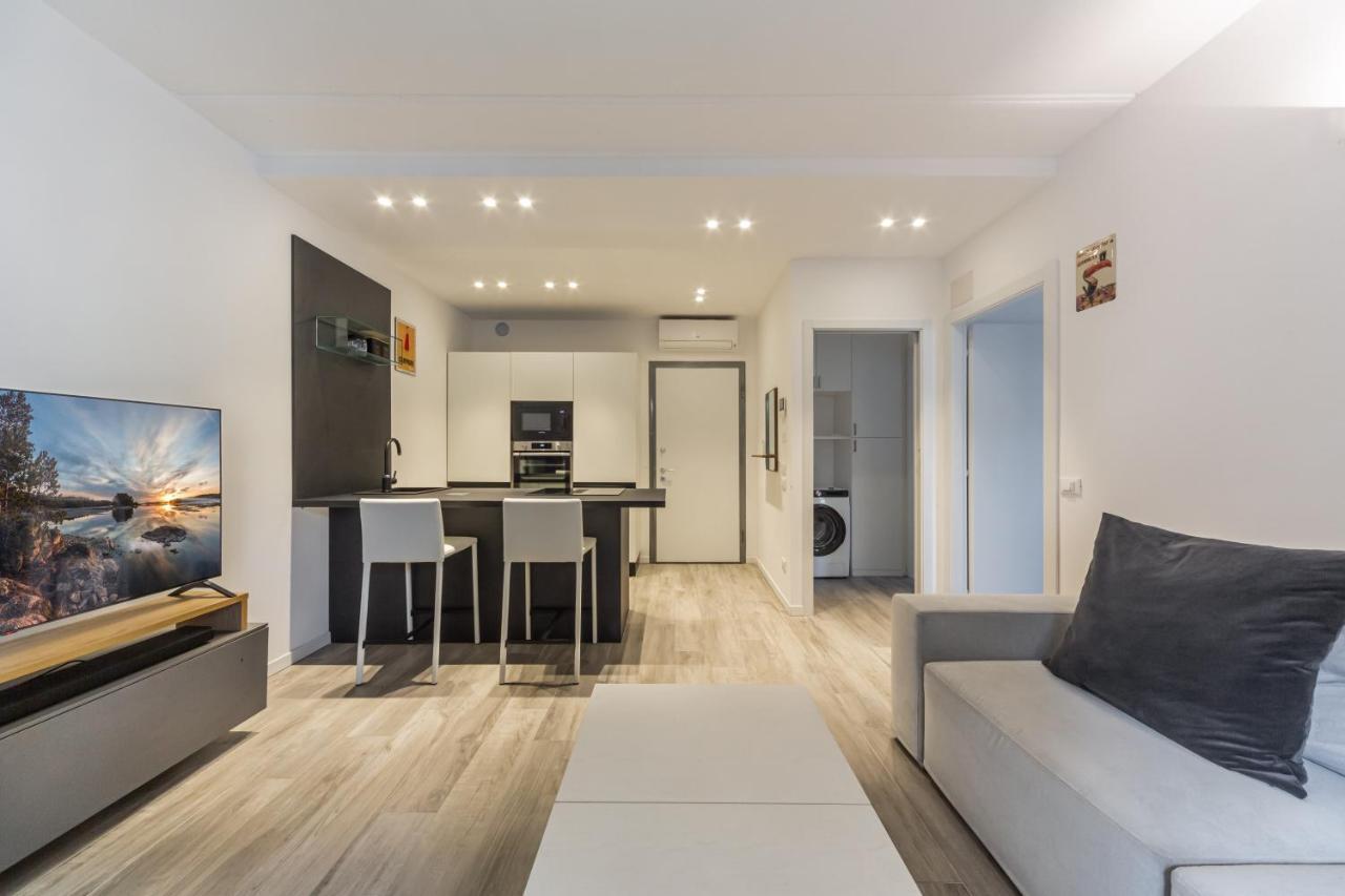 Comfy Apt With Private Parking & Balcony Milán Exteriér fotografie